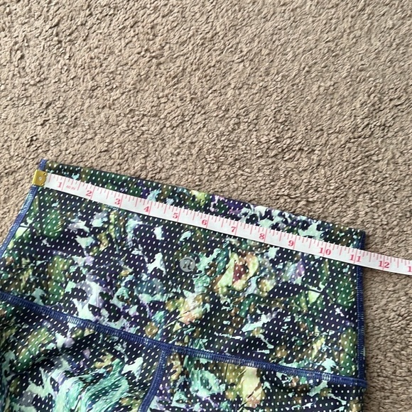 Lululemon Wunder Under Crop Full-On Luxtreme Roll Down Floral Sport White Multi - Picture 7 of 8